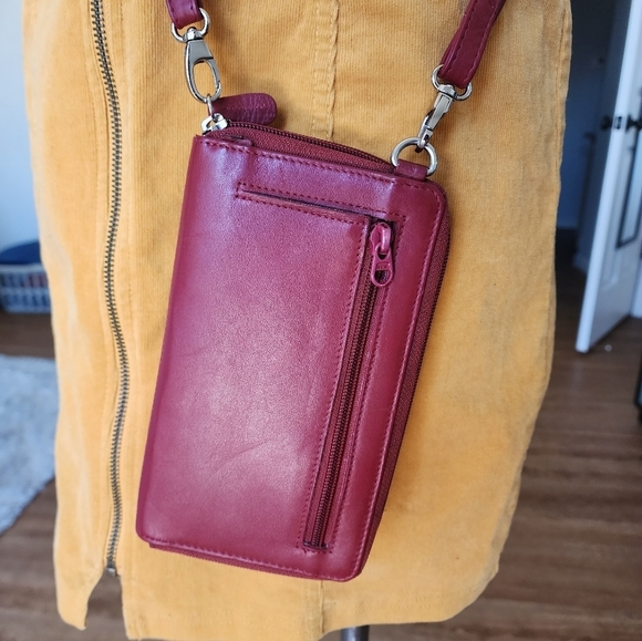 Leather Wallet With Sholder Strap Compact Red & Black Phone Holder - Picture 2 of 8
